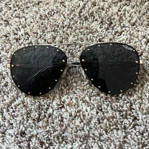 Quay studded aviator